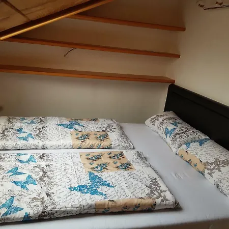 Апартаменты Debi *